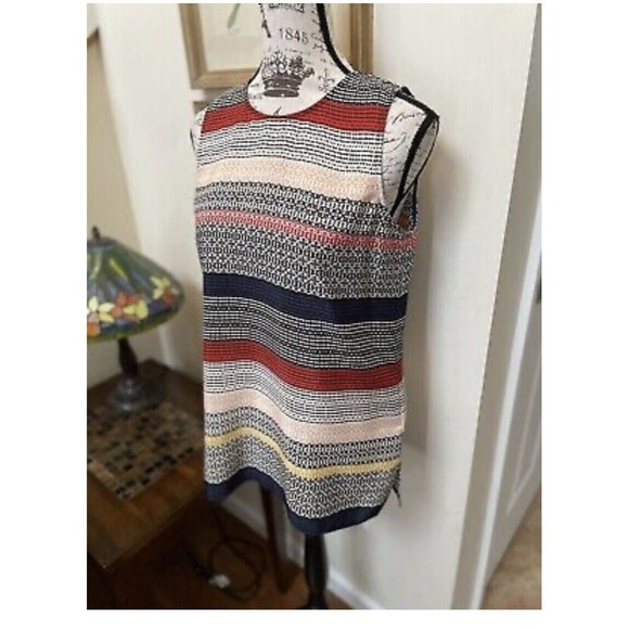 Vince Camuto Geometric Pattern Sleeveless Tunic Blouse Size Medium - Picture 2 of 13